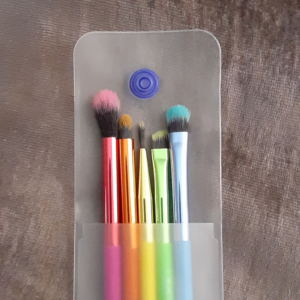 LAVISH makeup brushes